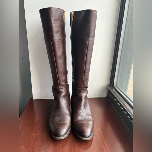 Tall Brown Leather Low Heel Boots - size 8.5 - Picture 6 of 10